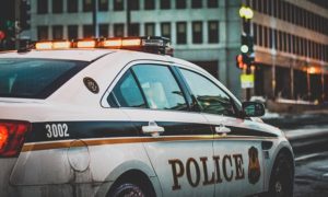57e2d54a4d53a514ea898675c6203f78083edbe35659754a752b7f_640_police