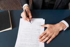 Signing settlement agreement